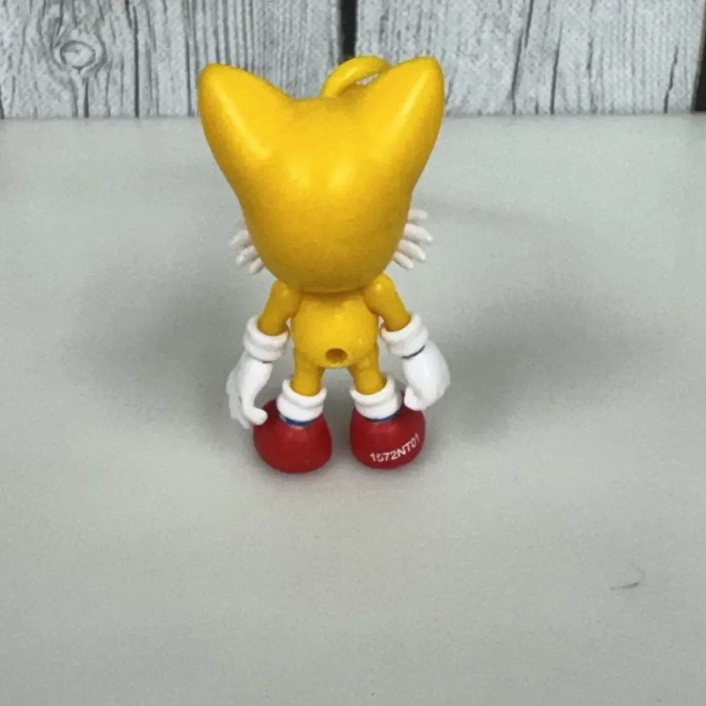 2 SEGA Jakks Sonic The Hedgehog Knuckles Tails Action Figure 2.5